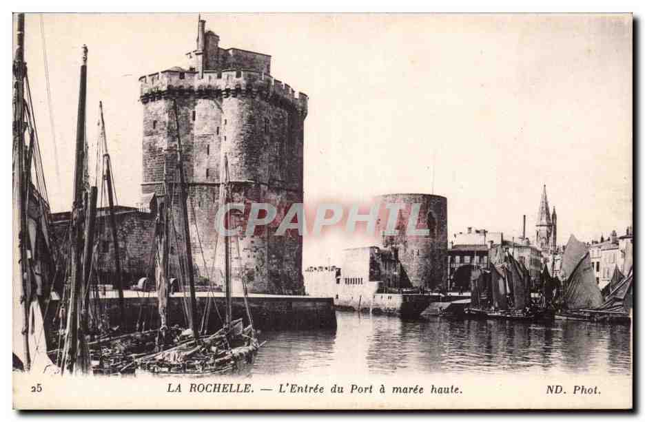 CPA La Rochelle L entree du port a maree haute