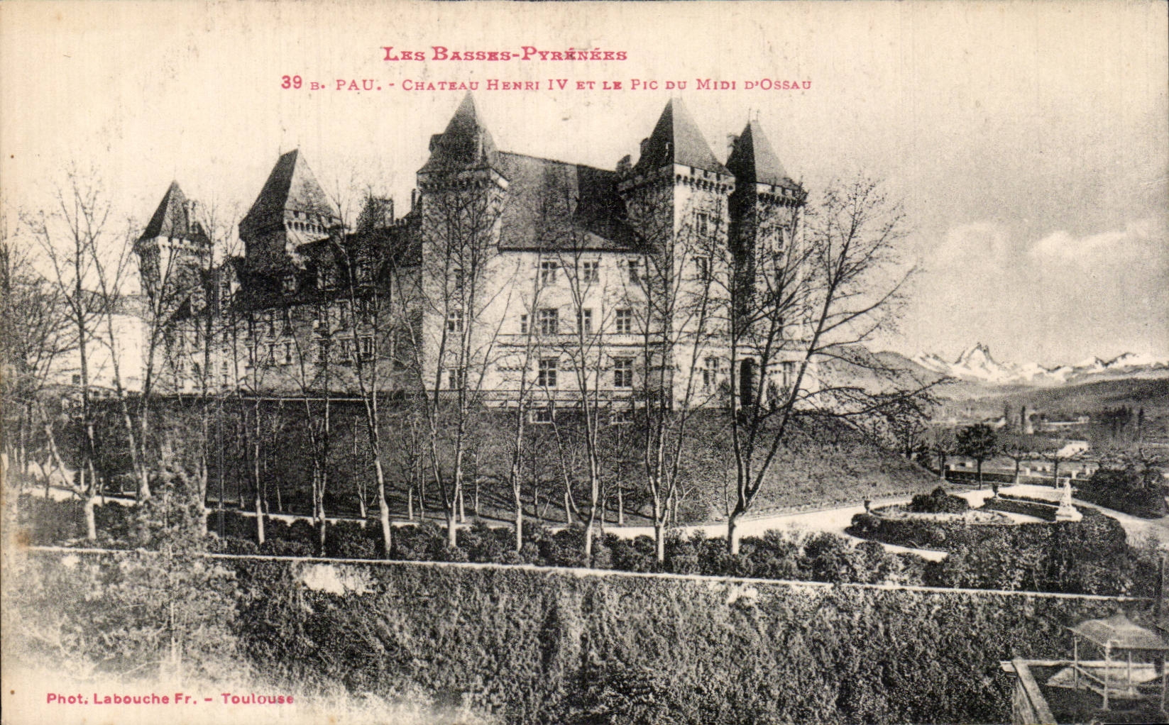 Château Henri IV et le Pic du Midi d'Ossau — Les Basses-Pyrénées — Phot. Labouche Fr. - Toulouse