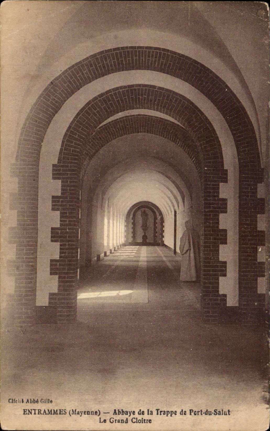 CPA Entrammes Abbaye de la Trappe de Port du Salut Le grand cloitre 