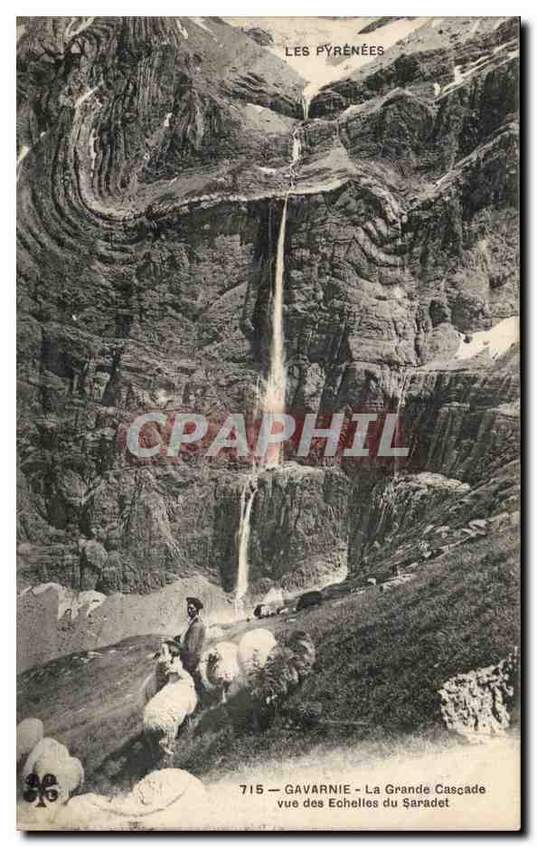 CPA Gavarnie La grande cascade vue des echelles du Saradet Berger et moutons