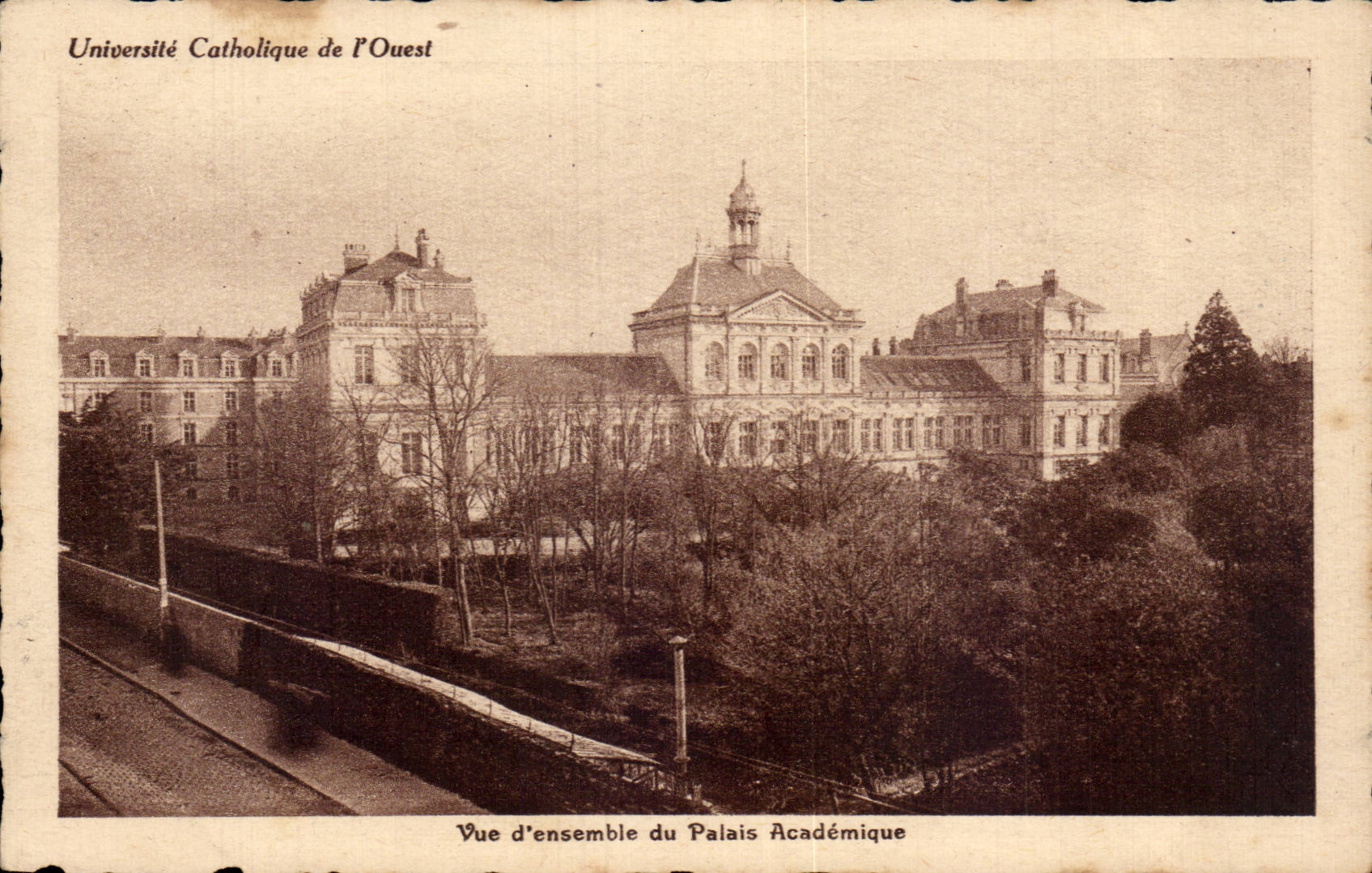 CPA Universite catholique de l ouest Vue d ensemble du palais academique Angers 