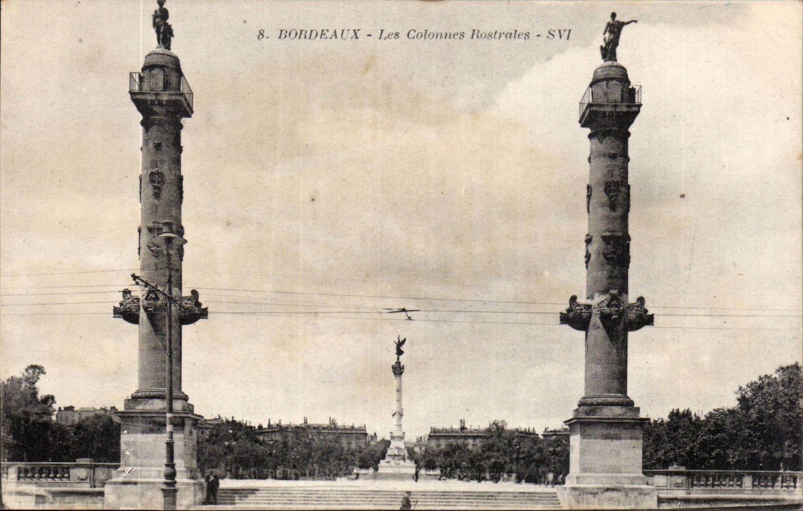 CPA Bordeaux Les colonnes rostrales