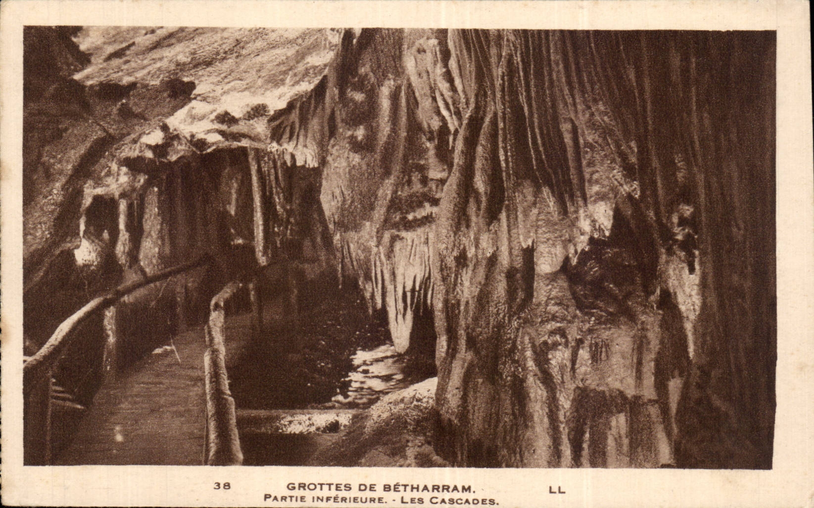 Grottes de Bétharram — Partie inférieure. Les cascades — LL