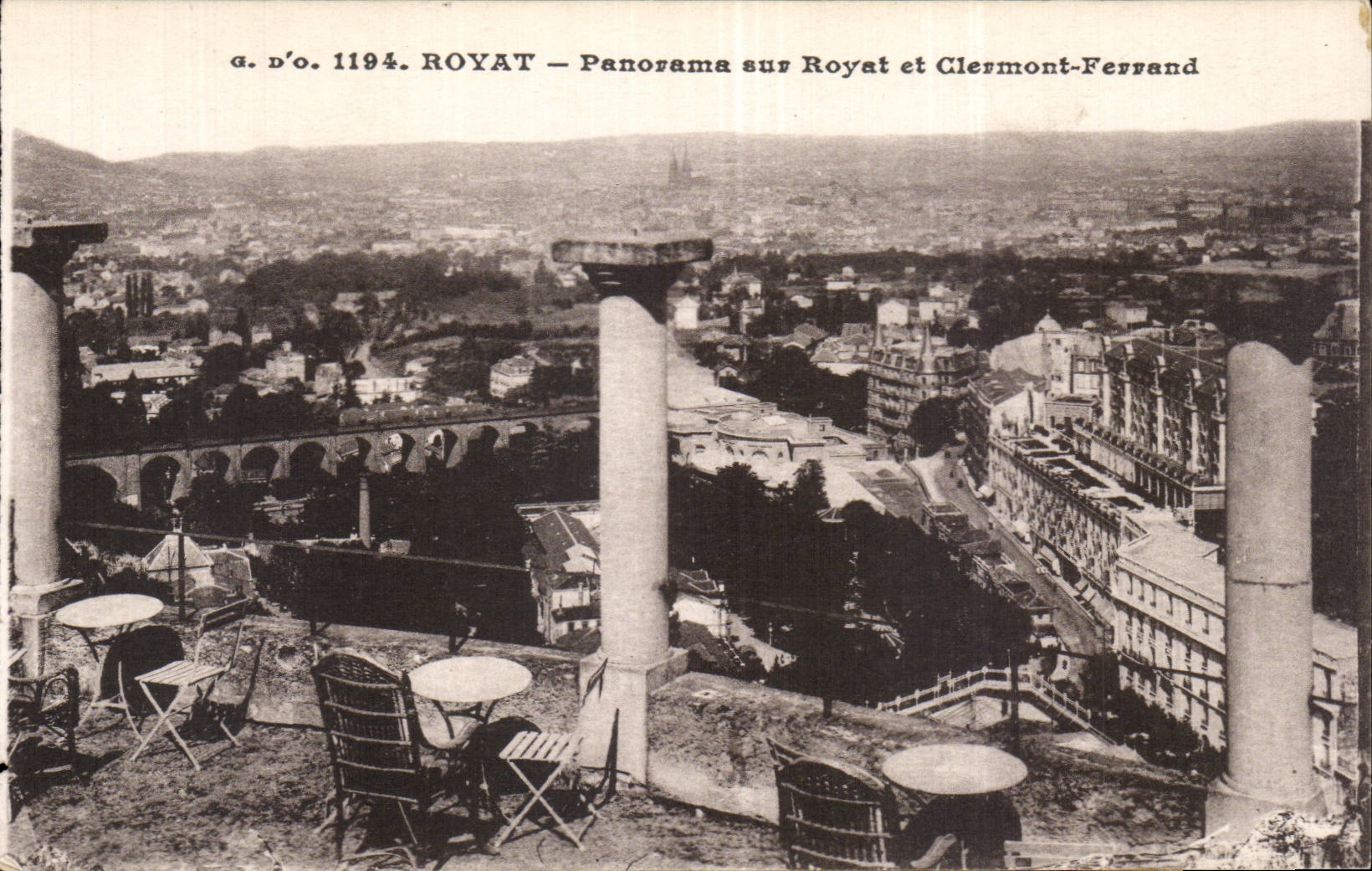 CPA Royat Panorama sur Royat et Clermont Ferrand 