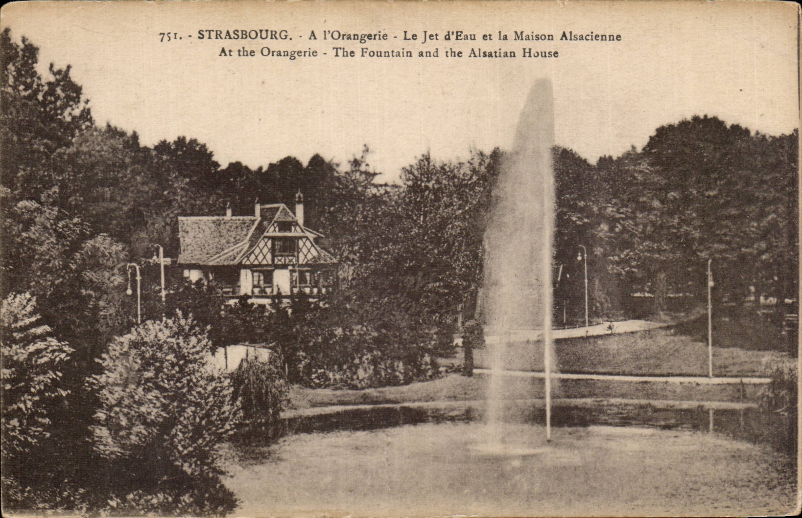 CPA Strasbourg A l orangerie le jet d eau et la maison alsacienne 