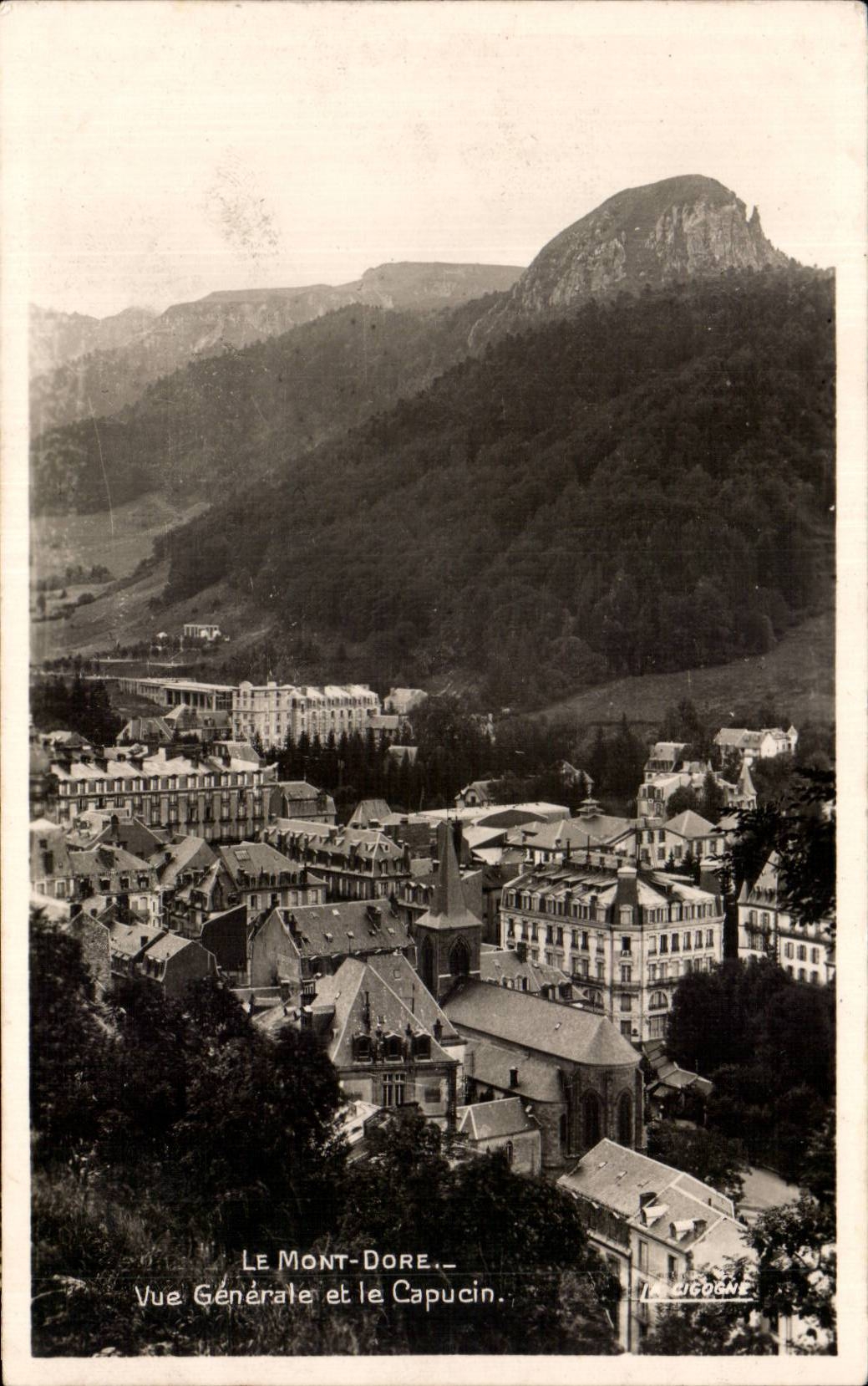 CPA Le Mont Dore Vue generale et le capucin