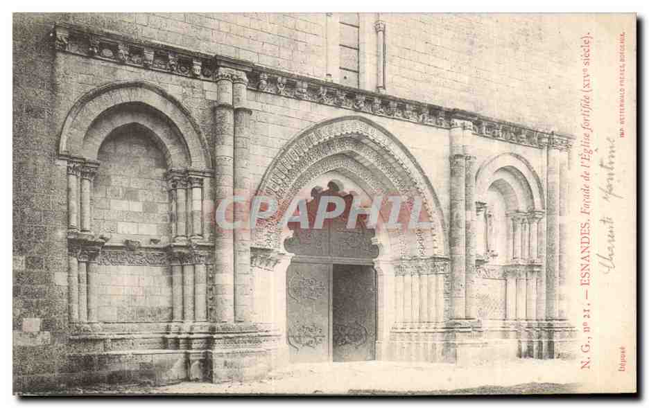 CPA Esnandes Facade de l eglise fortifiee