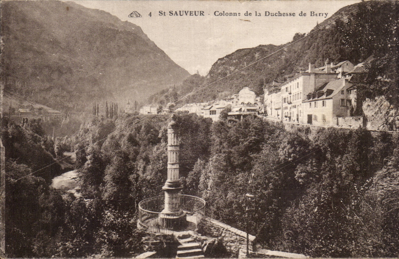CPA St SAuveur Colonne de la duchesse de Berry