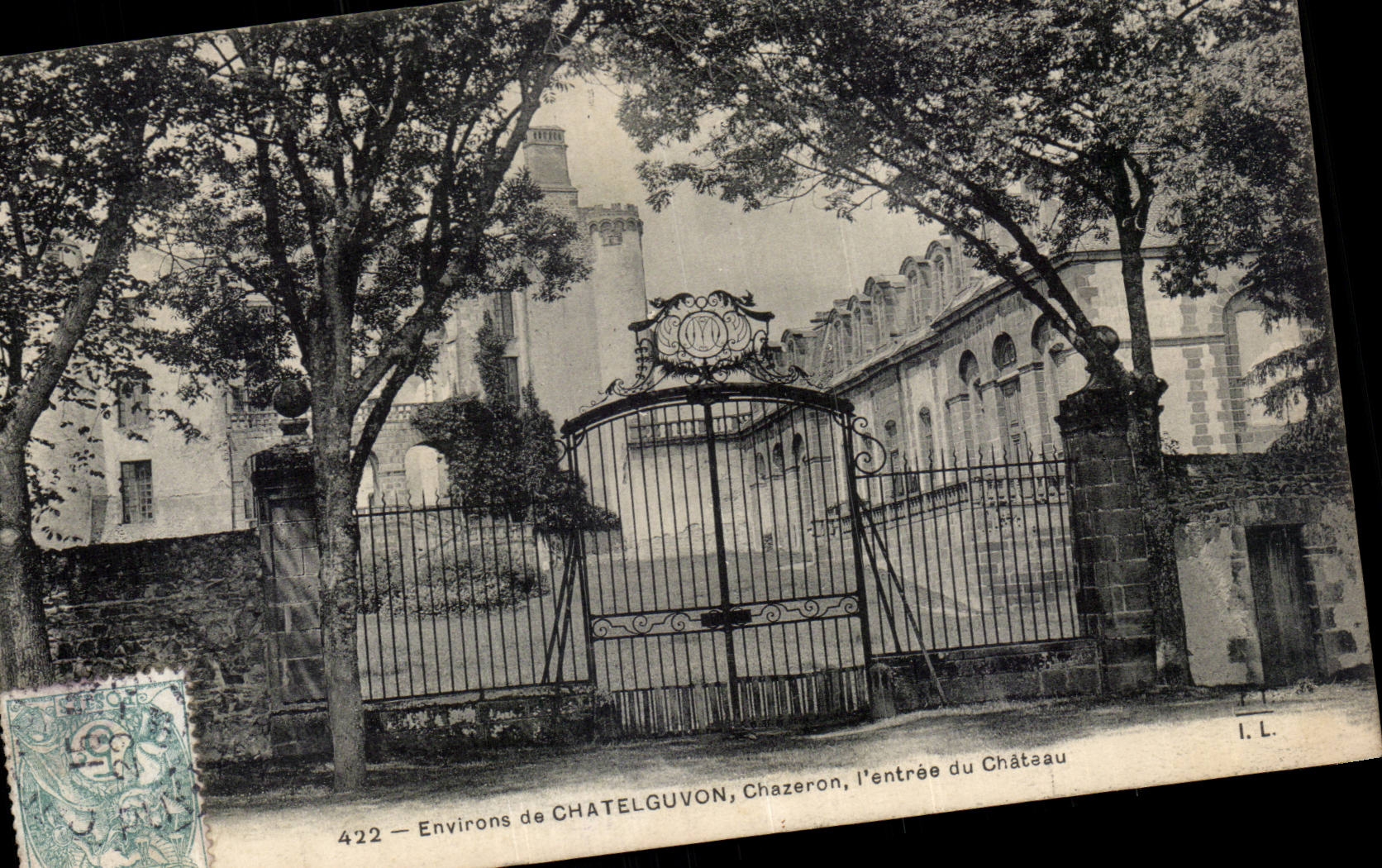 Environs de CHATELGUVON, Chazeron, l'entrée du Château — I.L. — n° 422
