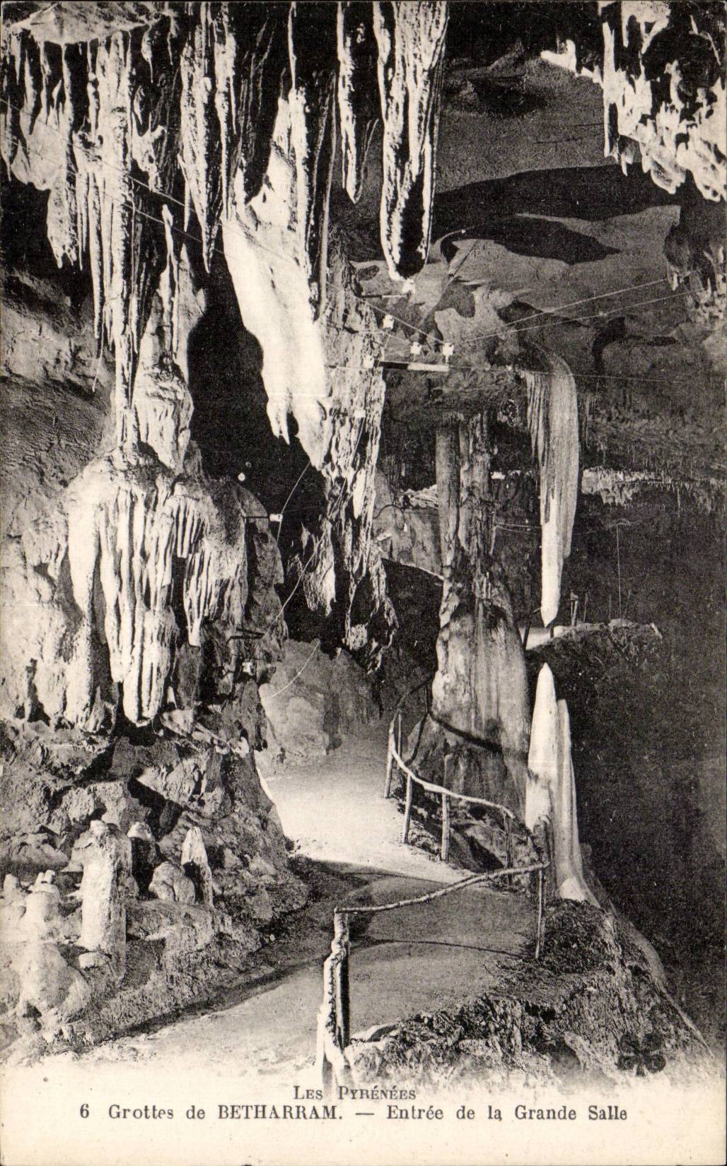 Grottes de BETHARRAM — Entrée de la Grande Salle — Les Pyrénées