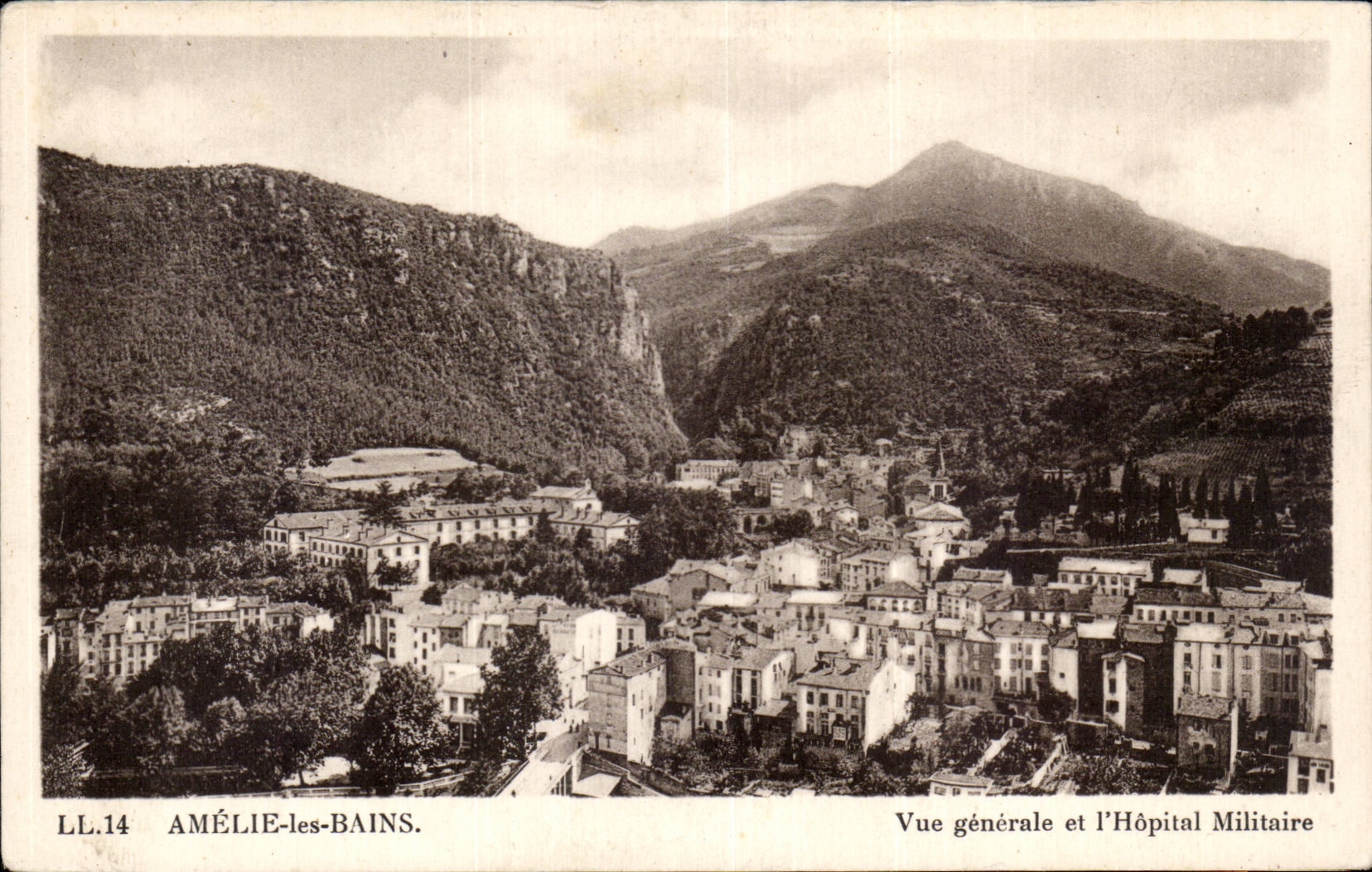 CPA Amelie les Bains Vue generale et l hopital militaire 