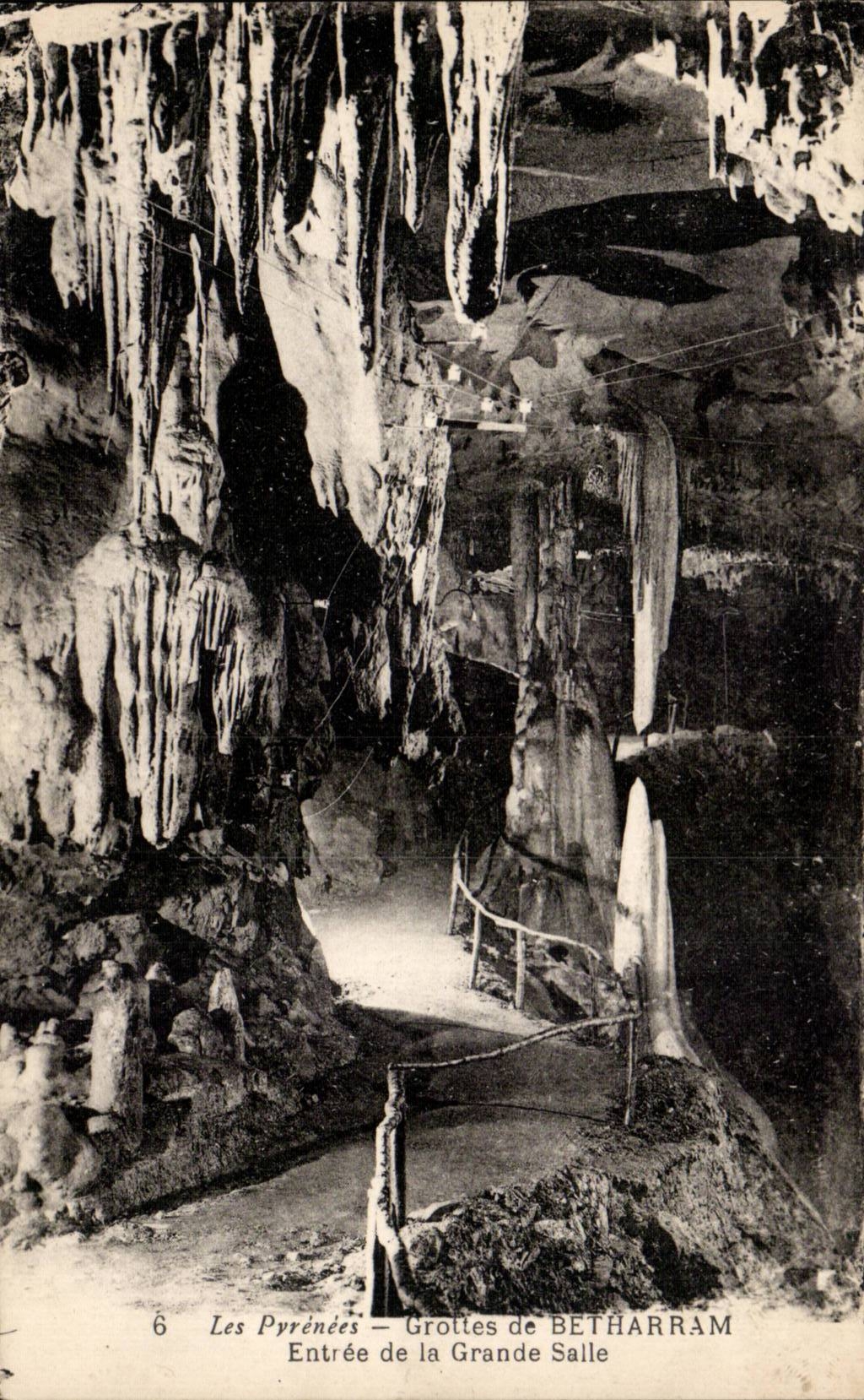 Les Pyrénées — Grottes de BETHARRAM — Entrée de la Grande Salle
