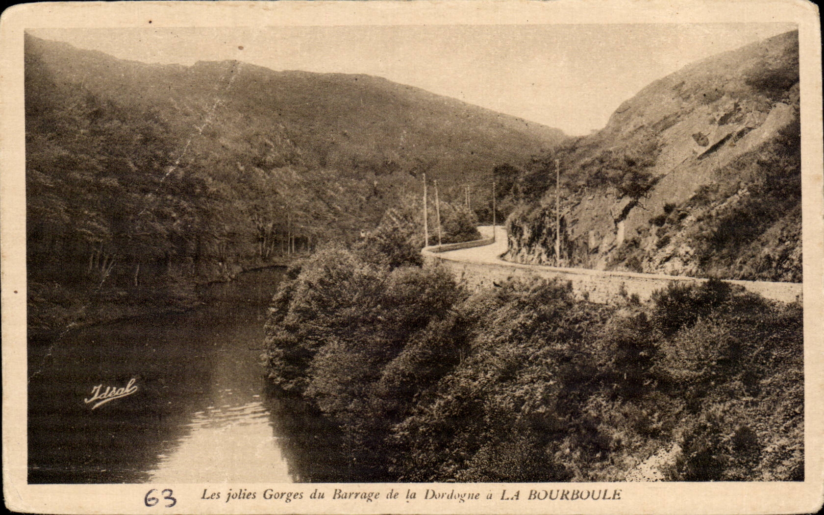 CPA Les jolies gorges du barrage de la Dordogne a la Bourboule 