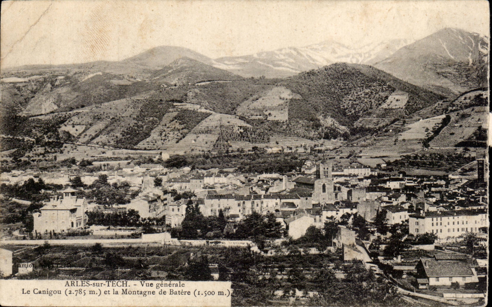 CPA Arles sur Tech Vue generale Le Canigou et la montagne de Batere
