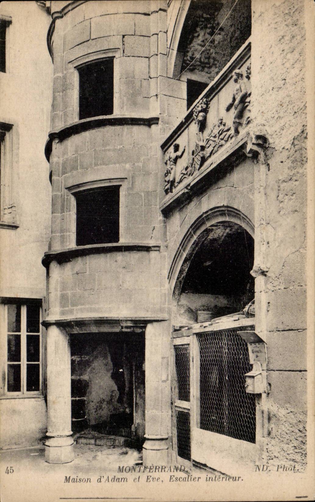 CPA Montferrand Maison d Adam et Eve escalier interieur