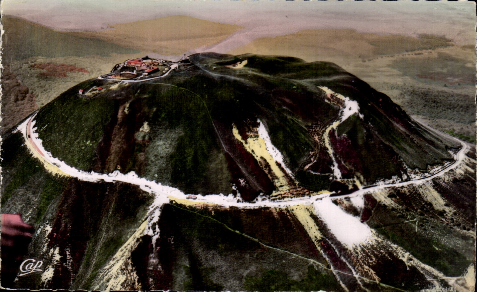 Le sommet du Puy-de-Dôme — vue aérienne avec route automobile — Édition Spéciale de l'Observatoire (52)