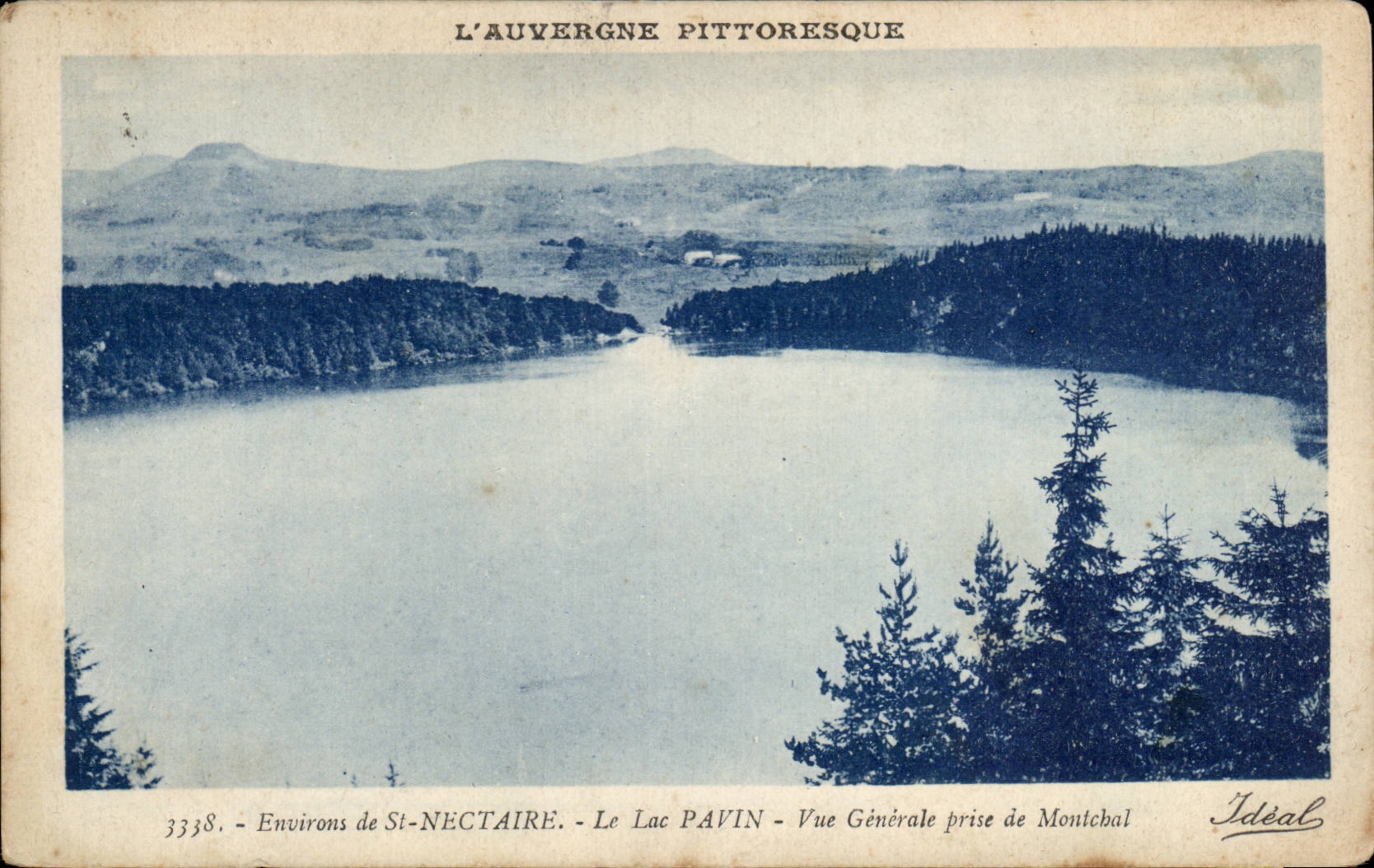 L'Auvergne pittoresque — Le Lac Pavin — Vue générale prise de Montchal — Éditeur Idéal, n° 3338