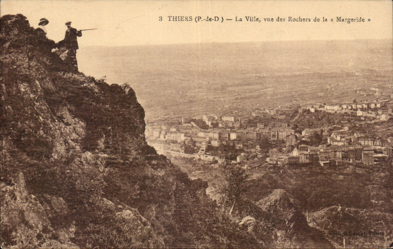 CPA Auvergne Thiers La ville vue des rochers de la Margeride