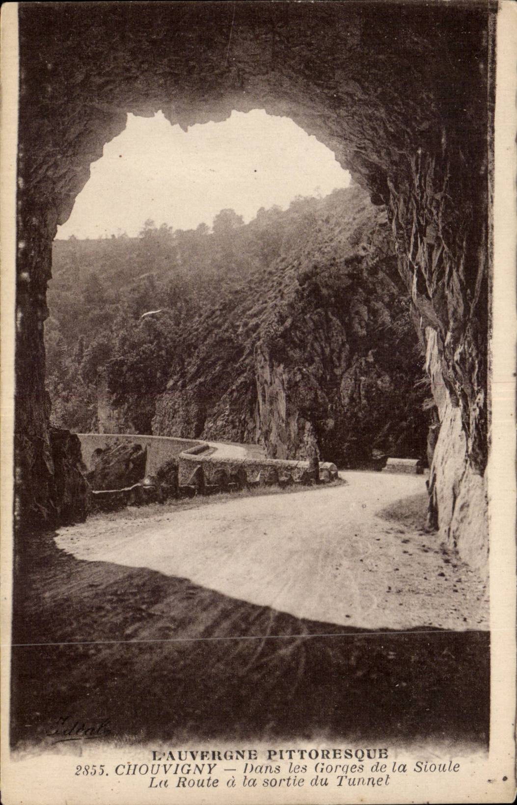 L'Auvergne pittoresque — La Route à la sortie du Tunnel — Chouvinny