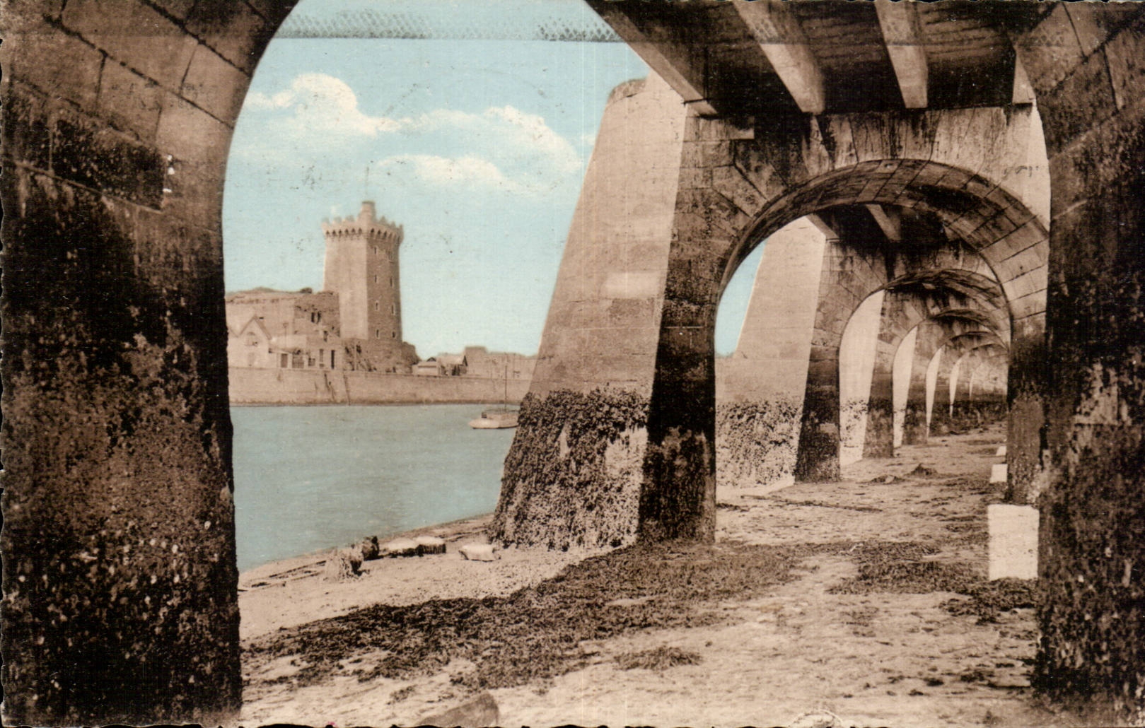 CPA Sables d olonne Les arcades et la tour d Arundel