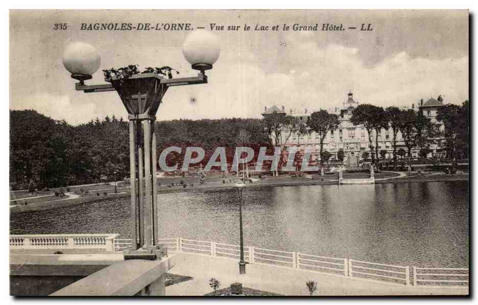 CPA Bagnoles de l orne Vue sur le lac et le grand hotel