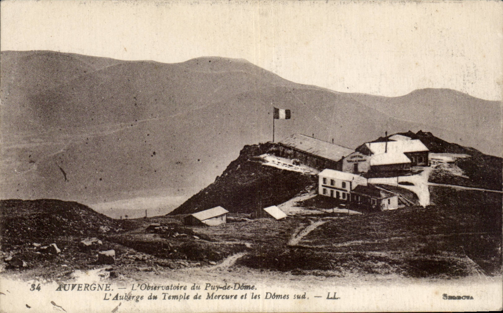 CPA Auvergne Observatoire du Puy de Dome L auberge du temple de Mercure et les domes sud