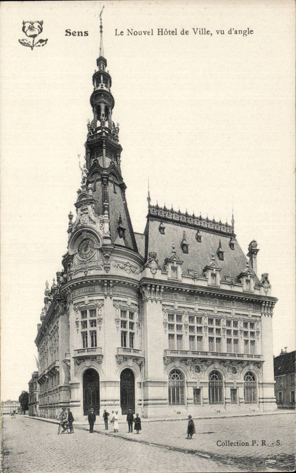 CPA Sens Le nouvel hotel de ville vu d angle