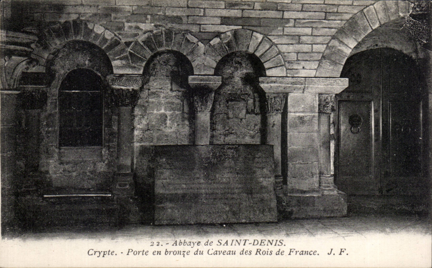 Crypte de l'Abbaye de Saint-Denis — Porte en bronze du Caveau des Rois de France — J.F.