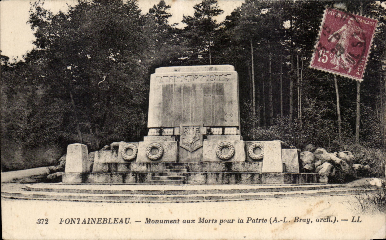 FONNAINEBLEAU — Monument aux Morts pour la Patrie (A.-L. Bray, arch.)