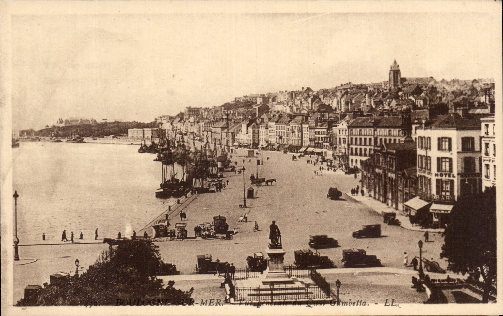 Boulogne-sur-Mer — Vue Générale du Quai Gombetta — LL