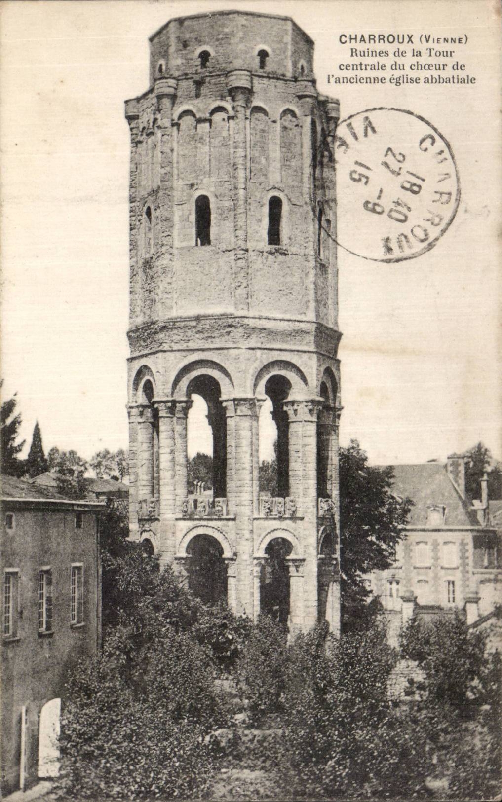 CPA Charroux Ruines de la tour centrale du choeur de l ancienne eglise abbatiale