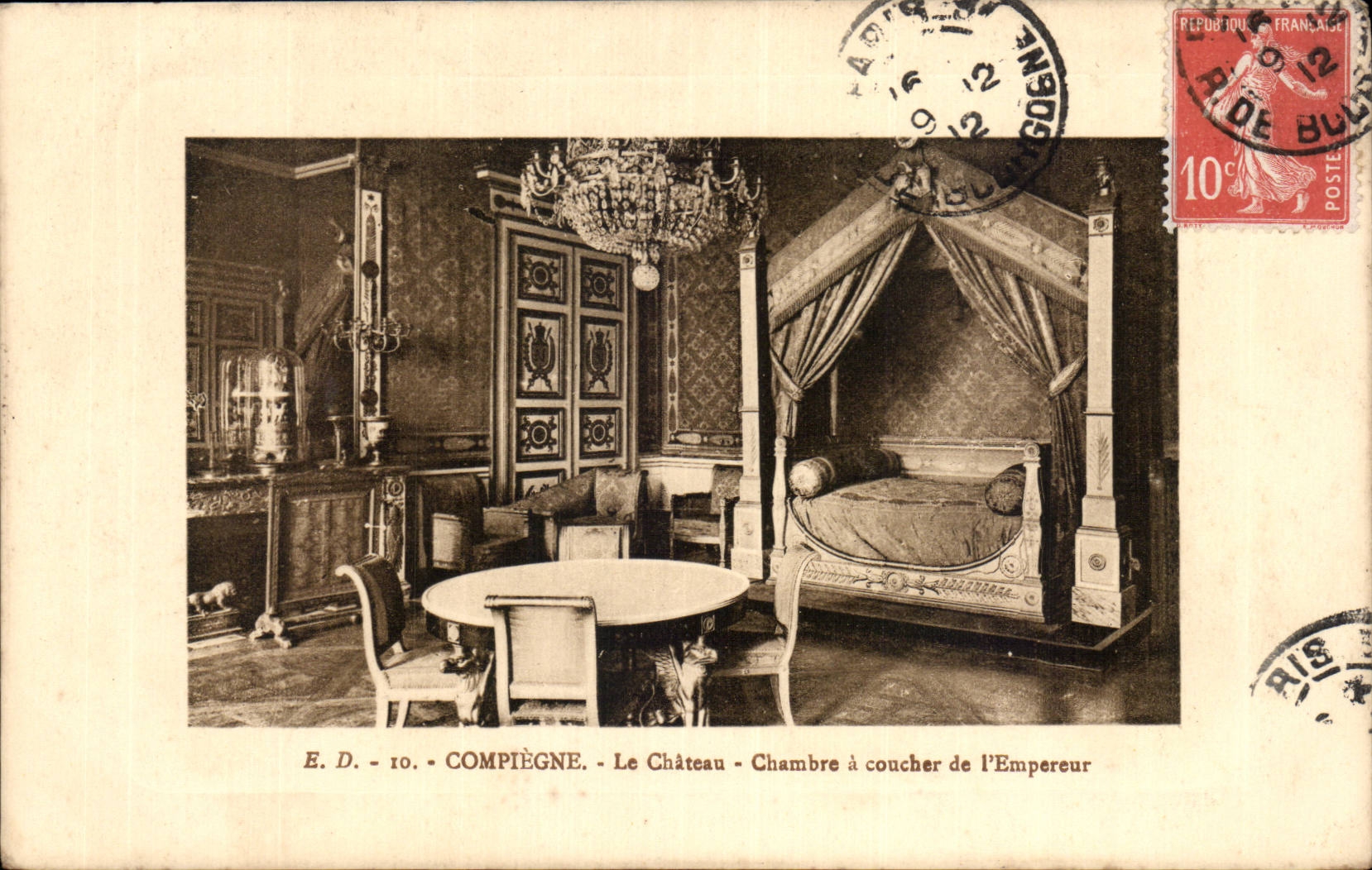 CPA Compiegne Le chateau Chambre a coucher de l empereur