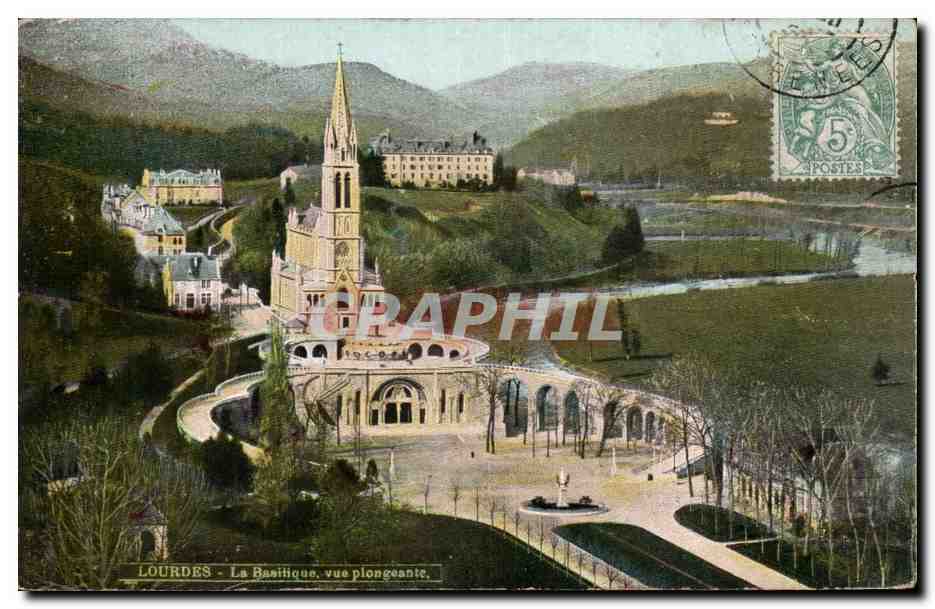 CPA Lourdes La basilique Vue plongeante