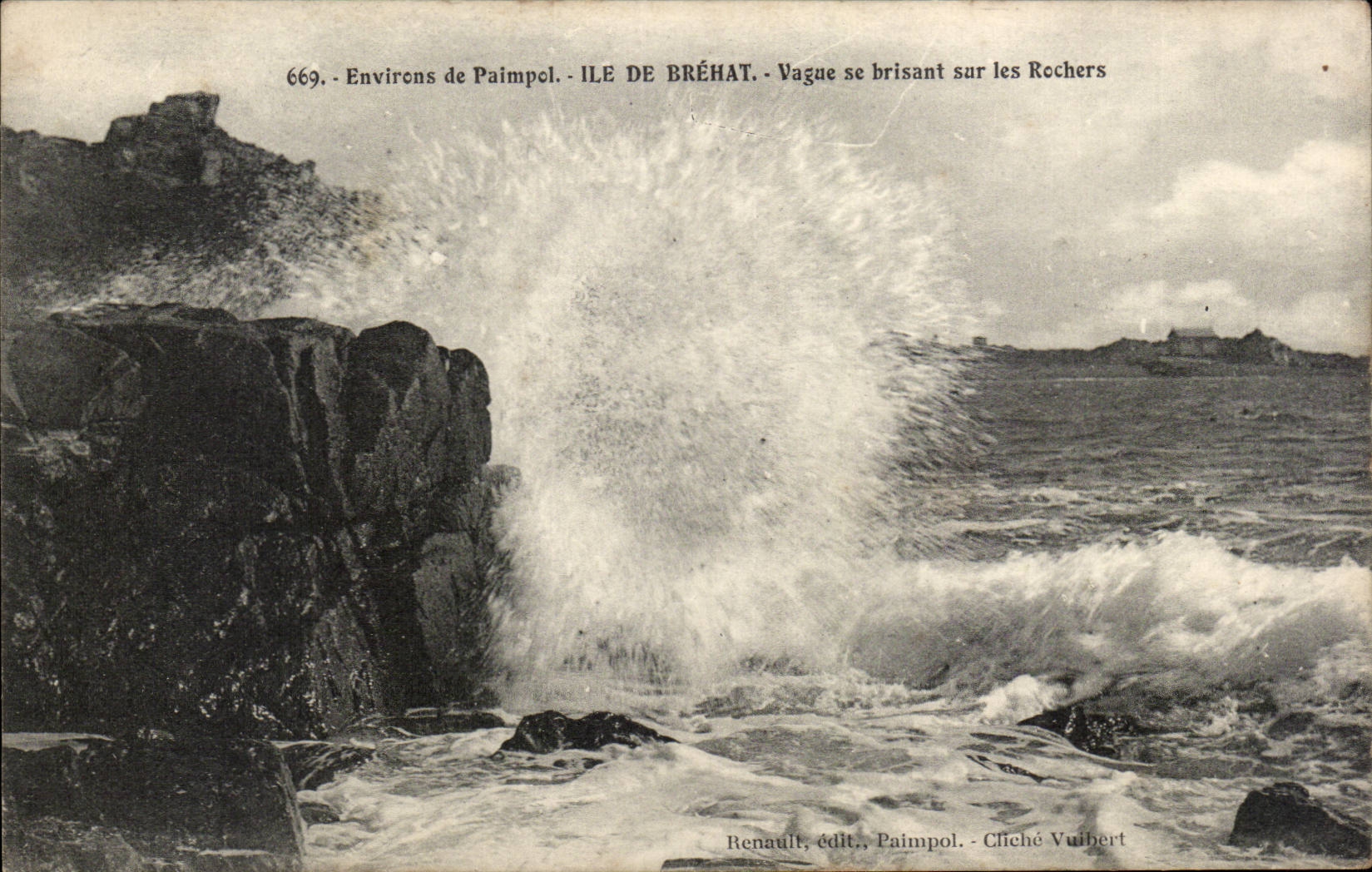 Ile de Bréhat — Vague se brisant sur les Rochers — Renault, édit., Paimpol