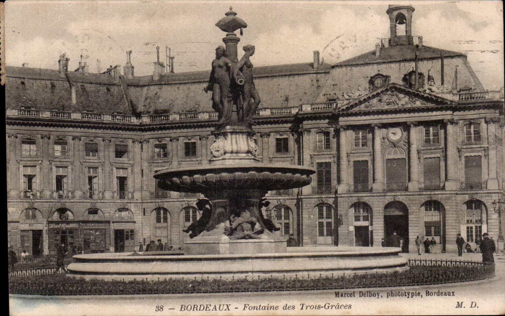 CPA Bordeaux Fontaine des Trois Graces