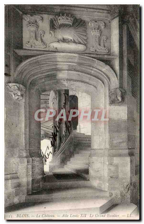CPA Blois Le chateau Aile Louis XII Le grand escalier