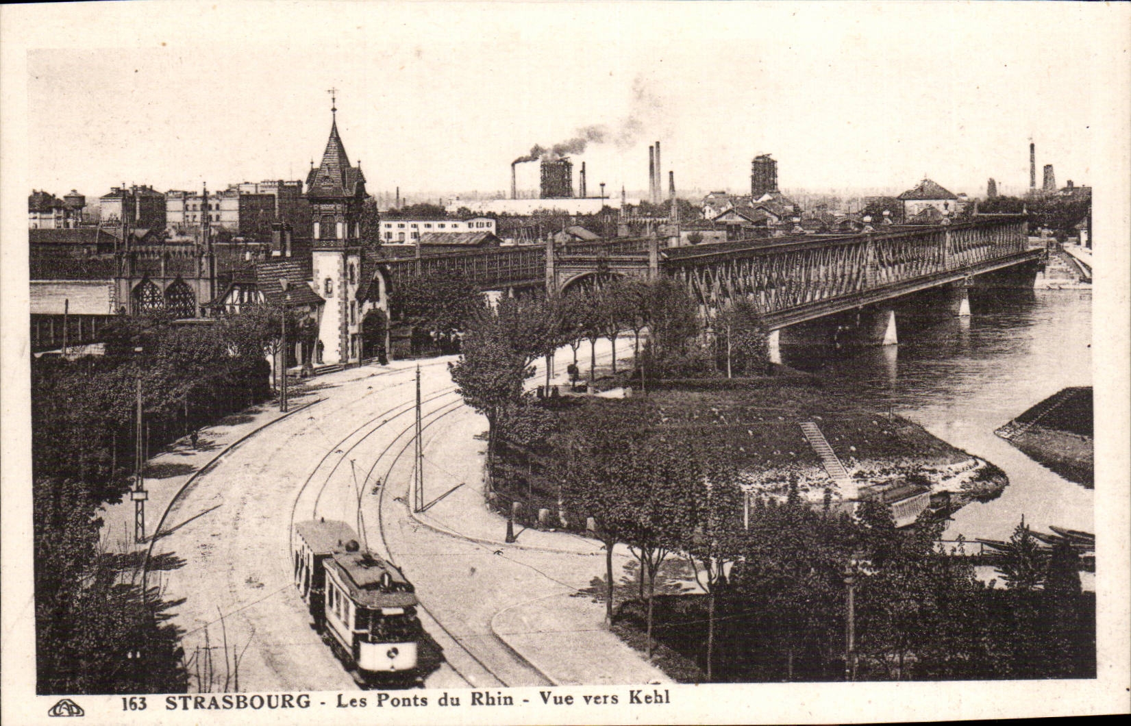 CPA Strasbourg Les ponts du Rhin Vue vers Kehl