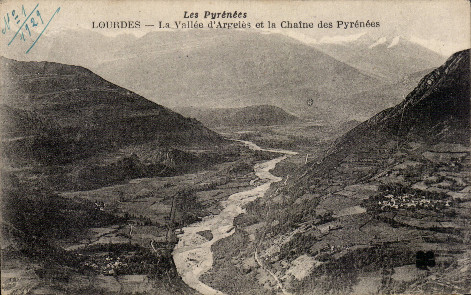 CPA Lourdes La vallee d Argeles et la chaine des Pyrenees