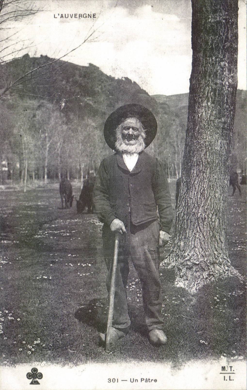 REPRO Un patre Folklore costume Paysan Auvergne