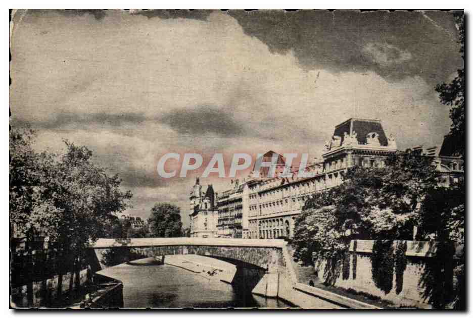 CPA Paris Le petit pont et la caserne de la cite