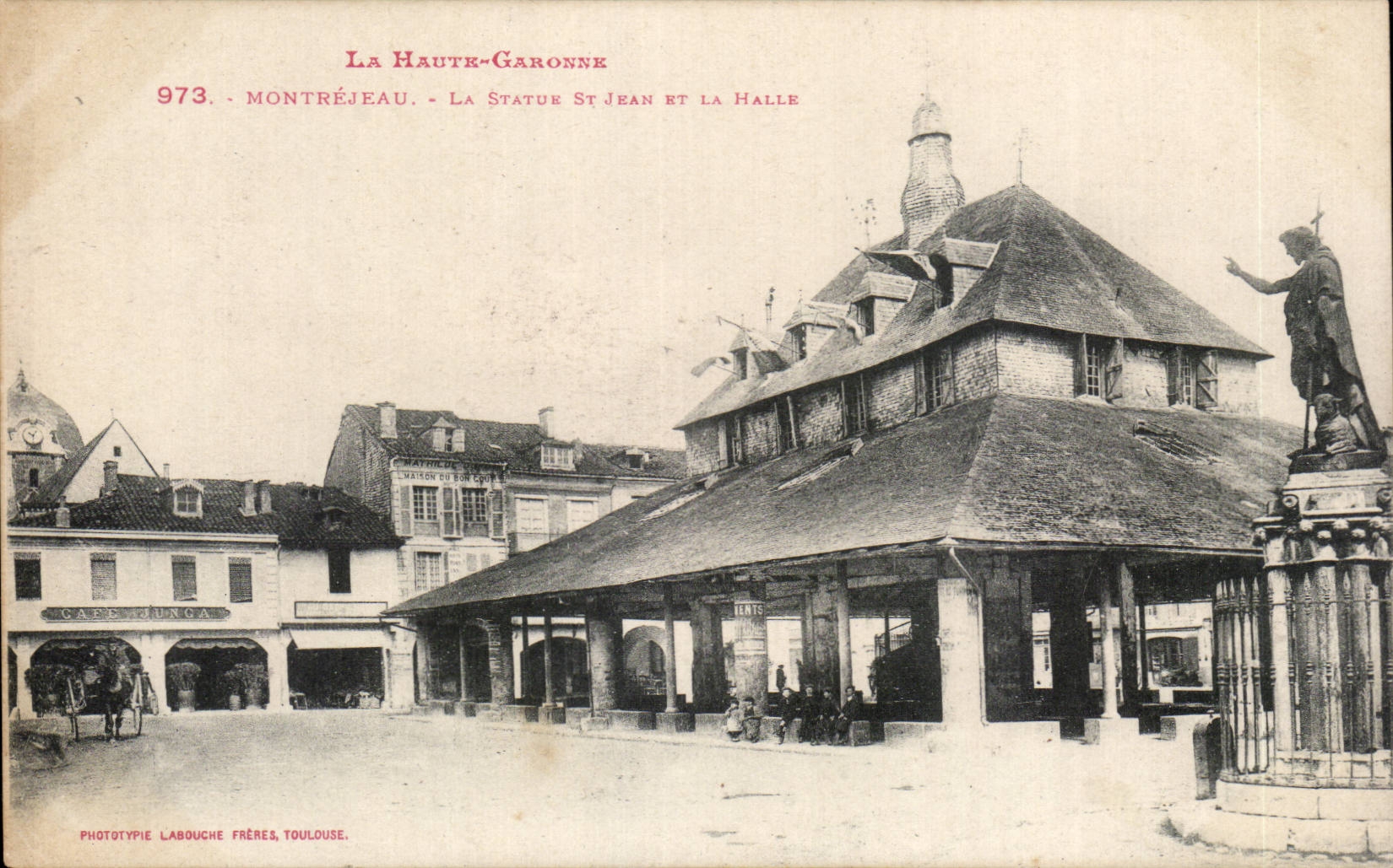 Montréjeau - La Statue Saint Jean et la Halle — Phototypie Labouche Frères, Toulouse, n° 973