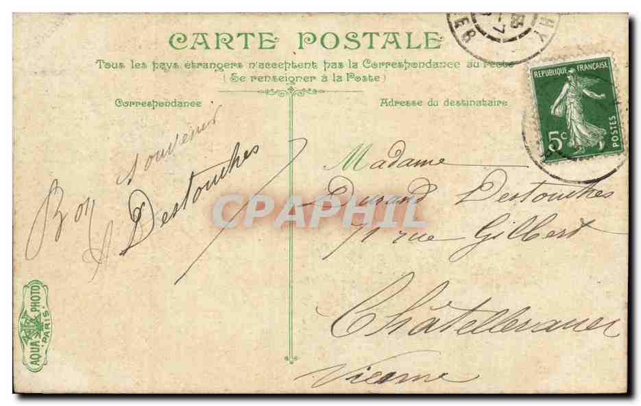 CPA Vichy La grande allee devant le palais des Sources — Verso