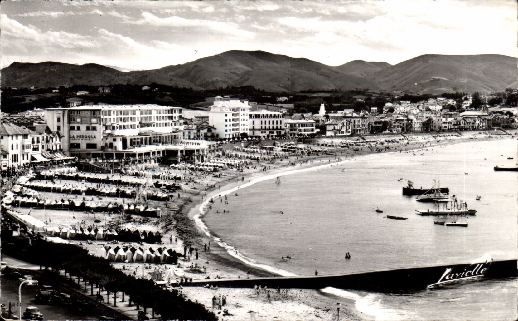 Plage de Saint-Jean-de-Luz — La Pergola — éditée par Lavielle