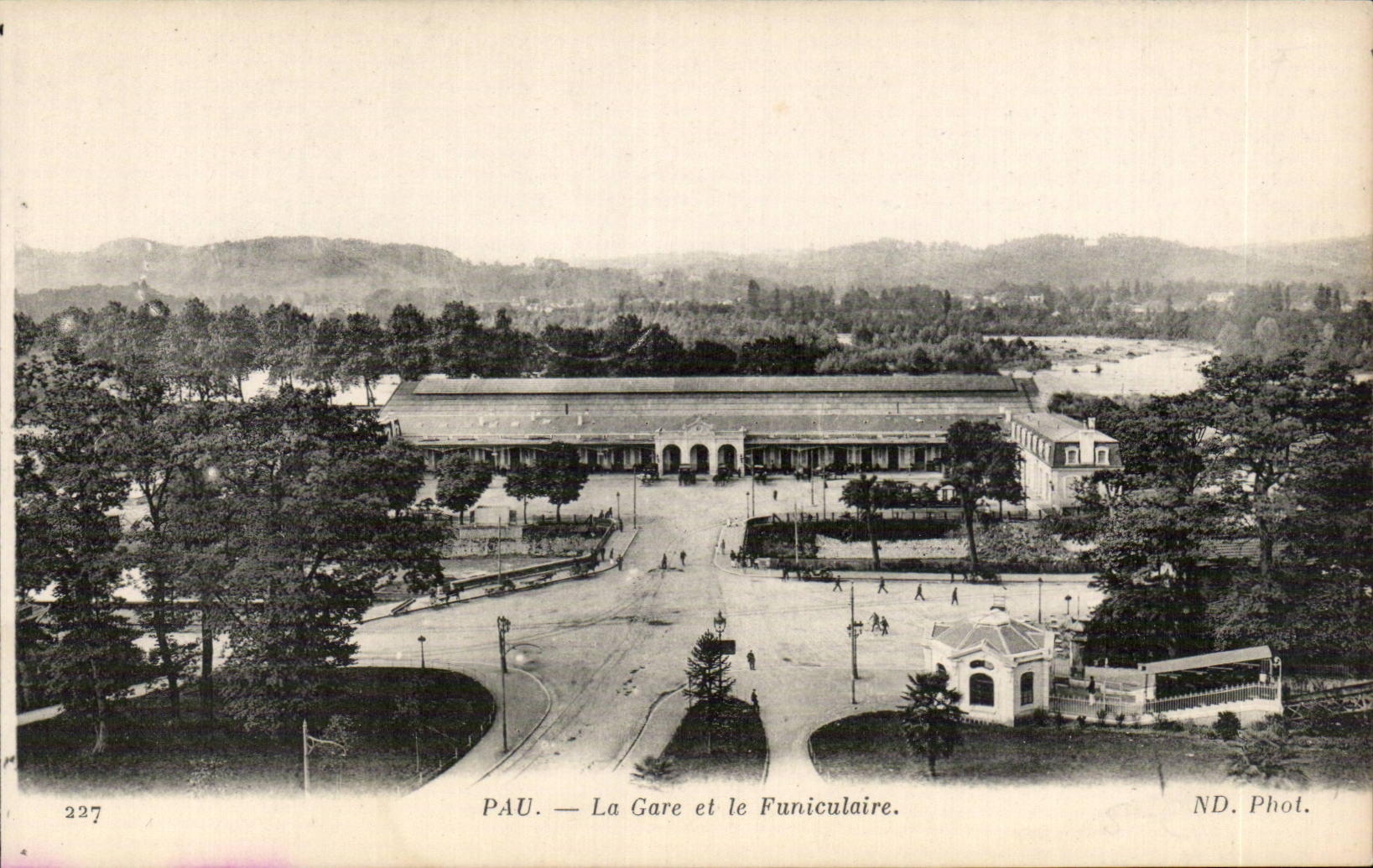 CPA Pau La gare et le funiculaire