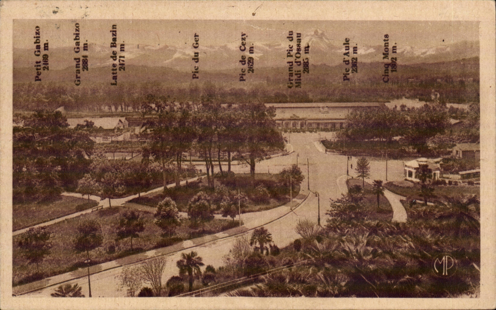 CPA Pau La gare et la chaine des Pyrenees