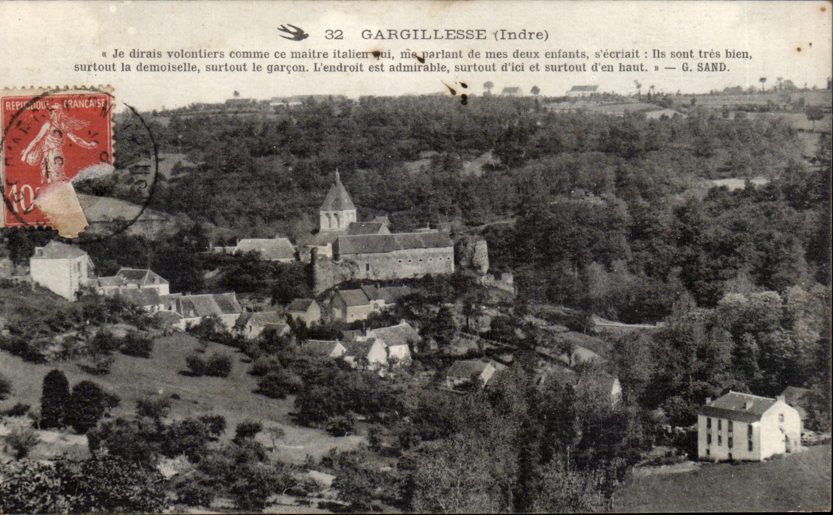 Gargillesse (Indre) — vue aérienne du village avec église et château — éditeur inconnu, n° de série 32