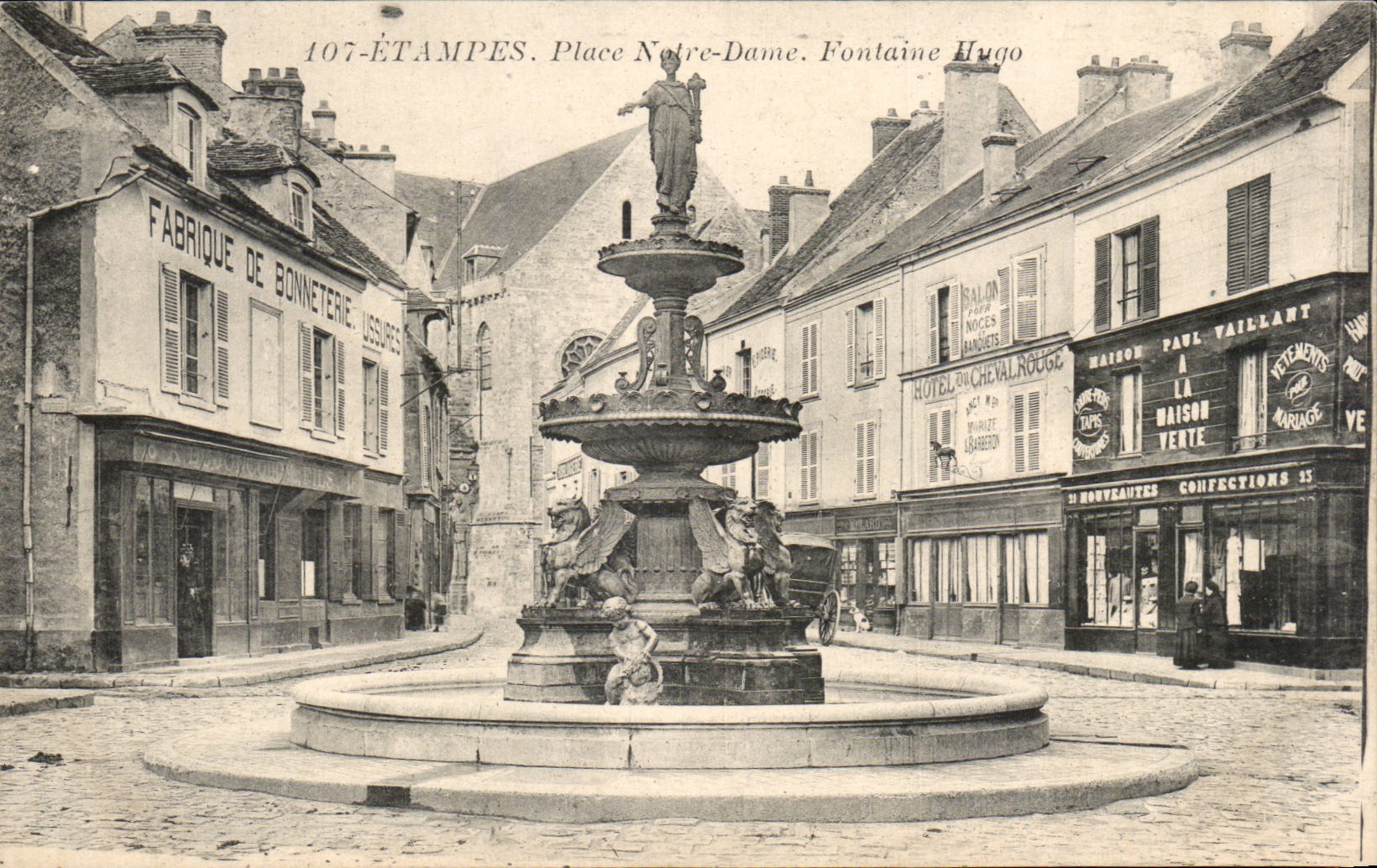 CPA Etampes Place Notre Dame Fontaine Hugo