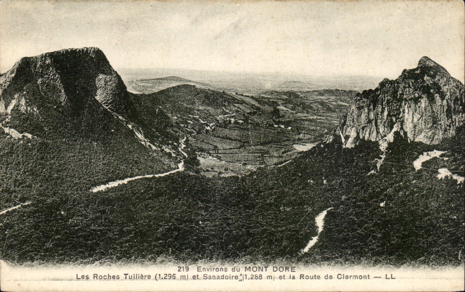 CPA Environs du Mont Dore Les roches Tuilliere 