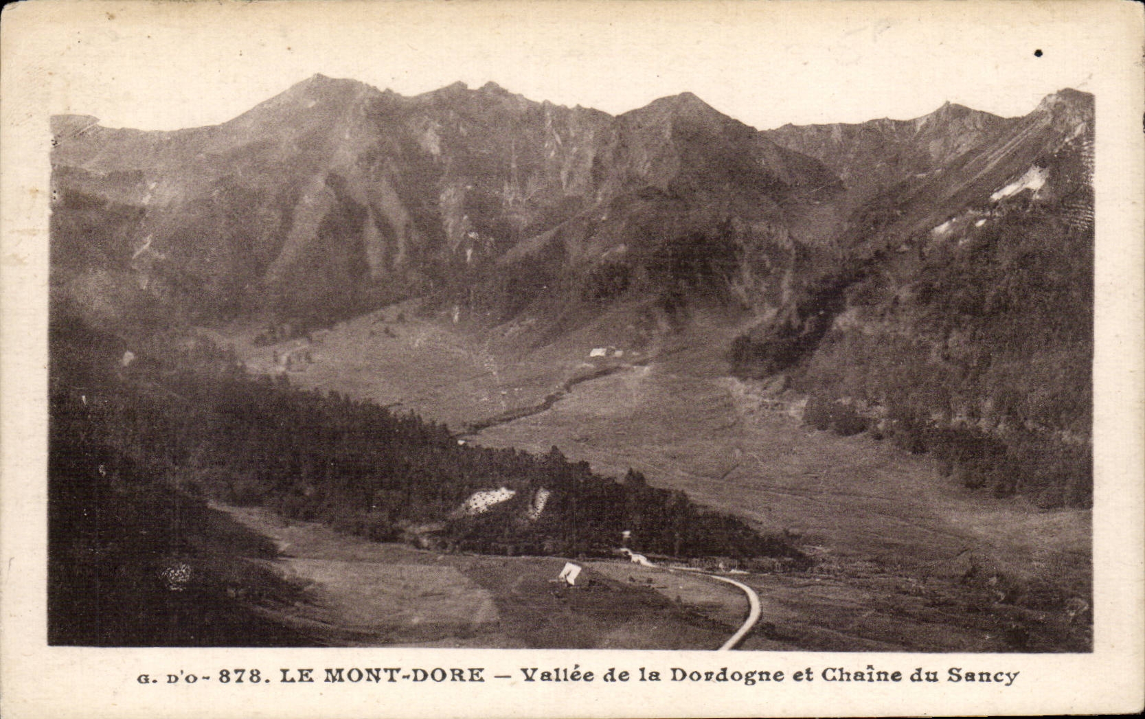 CPA Le Mont Dore Vallee de la Dordogne et chaine du Sancy
