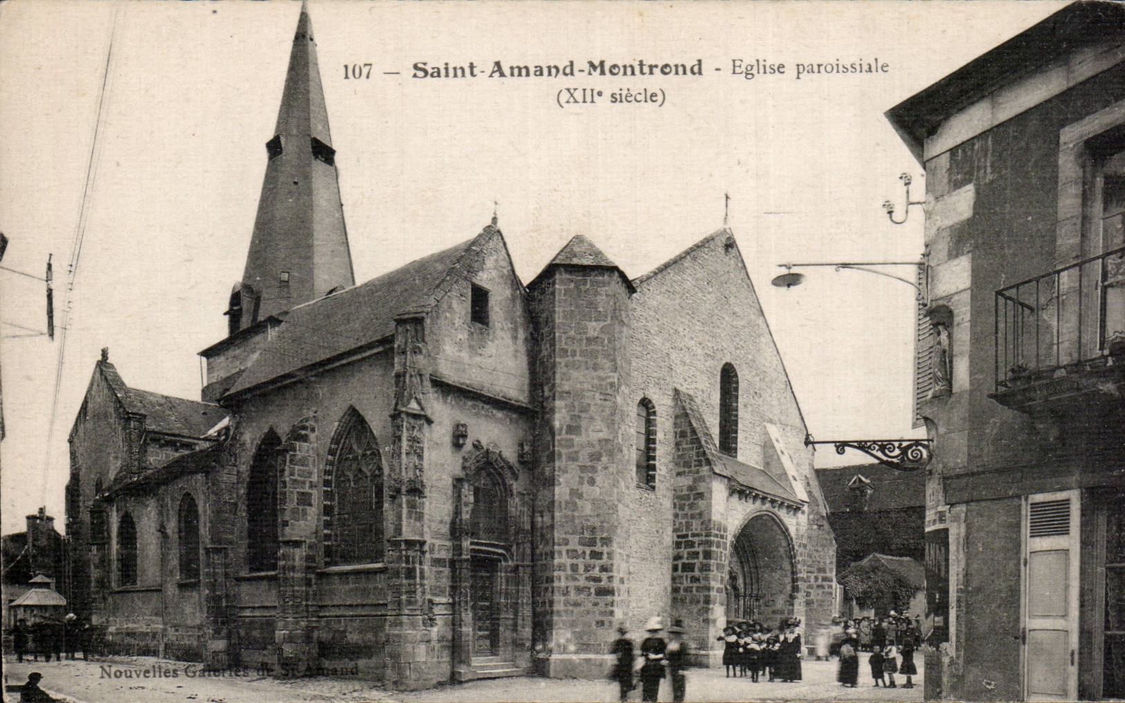 Saint-Amand-Montrond — Iglesia parroquial del siglo XII — Nouvelles Galeries de Saint-Amand